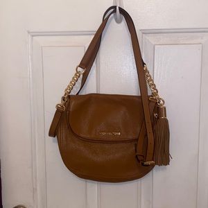 NWT Michael Kors Acorn Bedford Medium Tassle Pebbled Leather Shoulder Bag